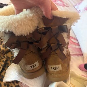 UGG Cream Shearling Interior bow girls